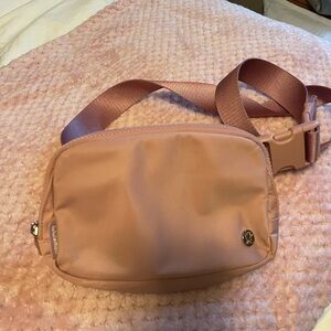 Lululemon Extended Strap belt bag - Rose Pink